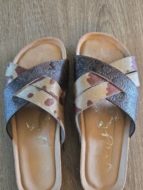 Very G Brown Patterned Crossover Slide Sandals